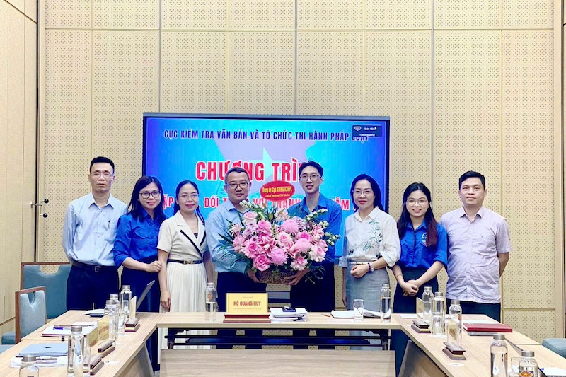 Đảng ủy, lãnh đạo Cục Kiểm tra văn bản và Tổ chức thi hành pháp luật đối thoại với thanh niên